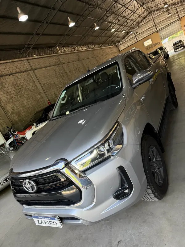 Mira esta publicación de Toyota Hilux 2022 en Motordil