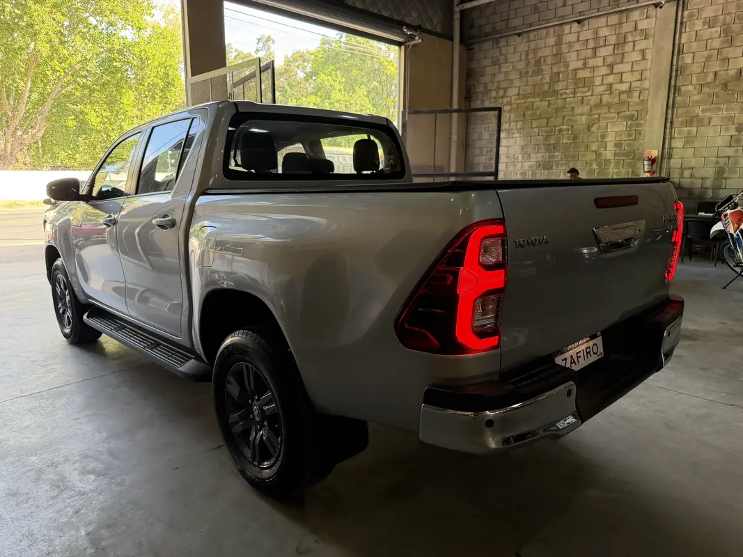 Mira esta publicación de Toyota Hilux 2022 en Motordil