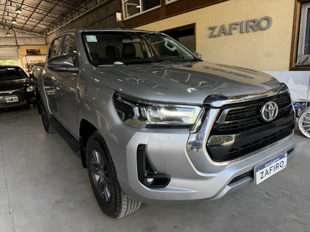Mira esta publicación de Toyota Hilux 2022 en Motordil