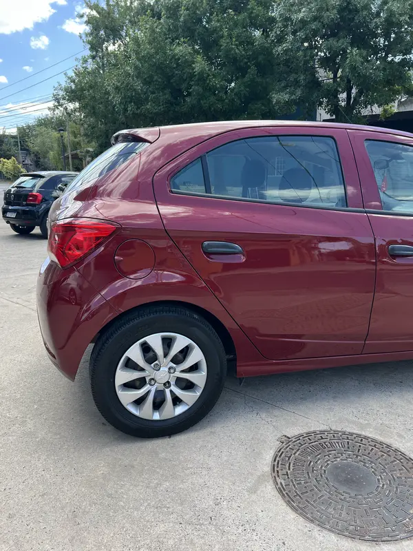 Mira esta publicación de Chevrolet Onix 2016 en Motordil