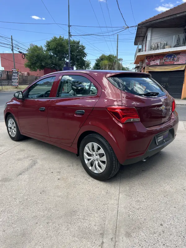 Mira esta publicación de Chevrolet Onix 2016 en Motordil