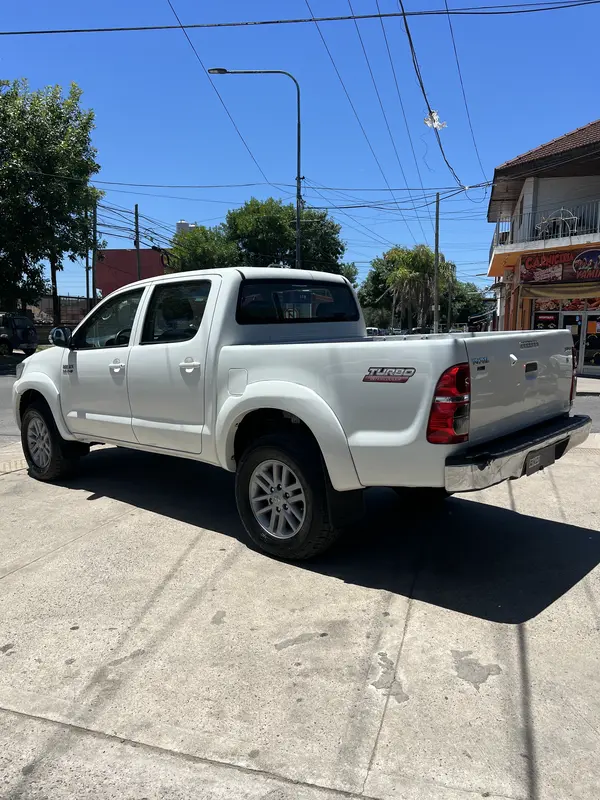 Mira esta publicación de Toyota Hilux 2012 en Motordil
