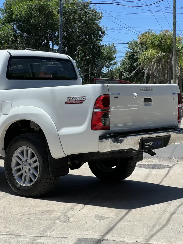 Mira esta publicación de Toyota Hilux 2012 en Motordil