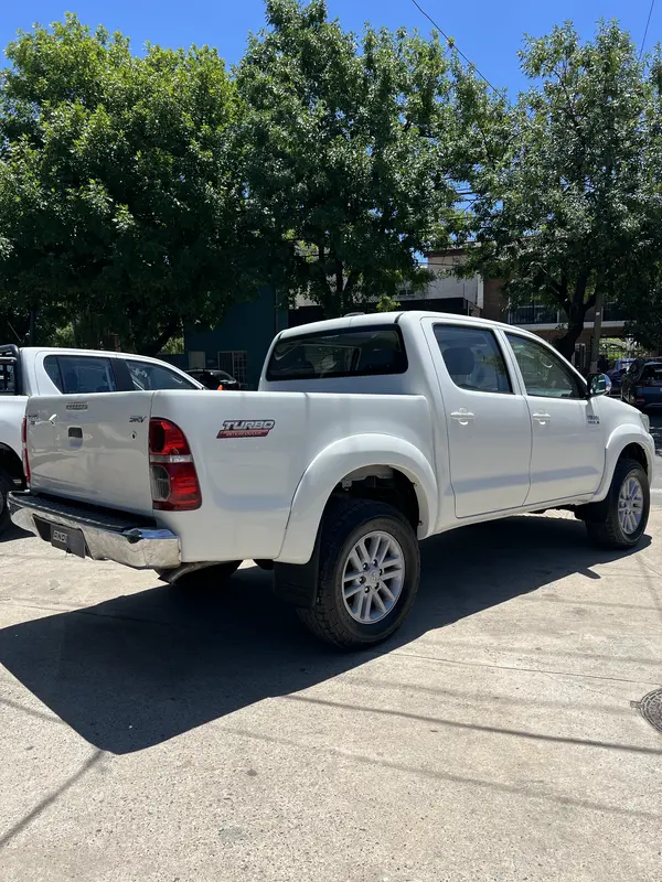 Mira esta publicación de Toyota Hilux 2012 en Motordil