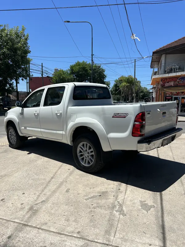 Mira esta publicación de Toyota Hilux 2012 en Motordil