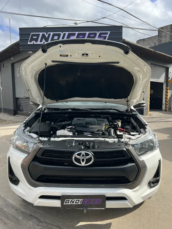 Mira esta publicación de Toyota Hilux 2022 en Motordil