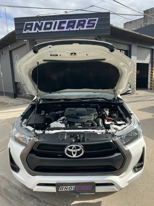 Mira esta publicación de Toyota Hilux 2022 en Motordil