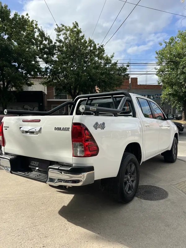 Mira esta publicación de Toyota Hilux 2022 en Motordil