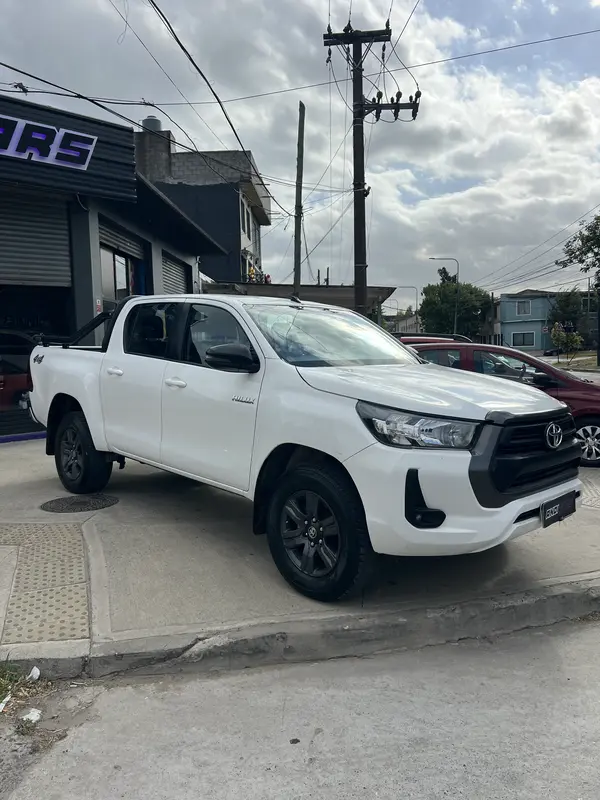 Mira esta publicación de Toyota Hilux 2022 en Motordil