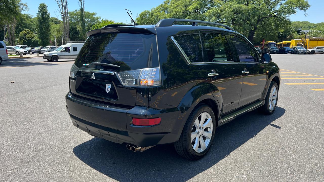 Mira esta publicación de Mitsubishi Outlander 2011 en Motordil