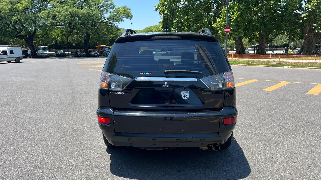 Mira esta publicación de Mitsubishi Outlander 2011 en Motordil