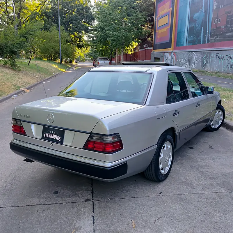 Mira esta publicación de Mercedes Benz Clase E 1993 en Motordil