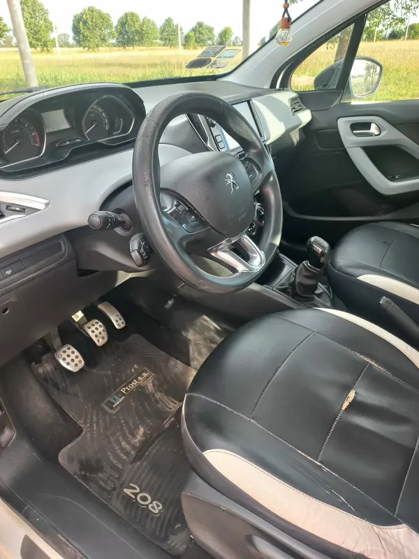 Mira esta publicación de Peugeot 208 2016 en Motordil