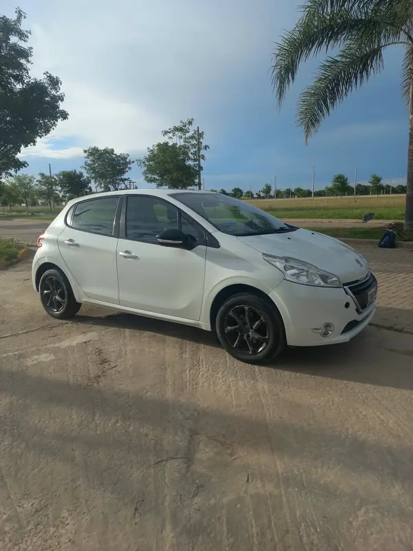 Mira esta publicación de Peugeot 208 2016 en Motordil