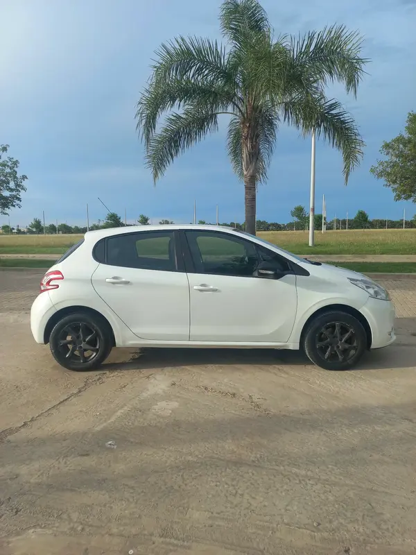 Mira esta publicación de Peugeot 208 2016 en Motordil