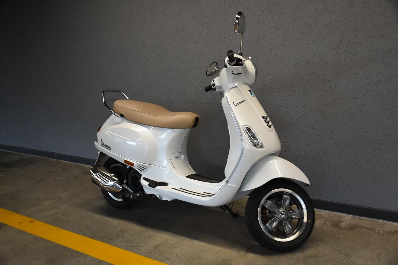 Mira esta publicación de Vespa 150 VXL 2025 en Motordil