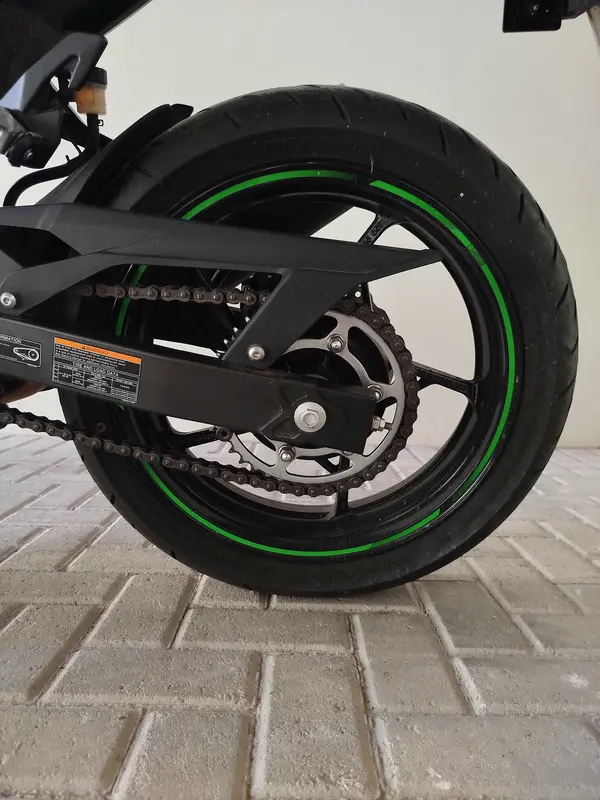 Mira esta publicación de Kawasaki Ninja 400 2022 en Motordil