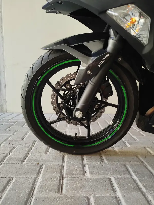 Mira esta publicación de Kawasaki Ninja 400 2022 en Motordil