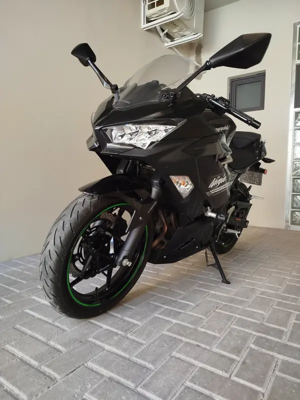 Mira esta publicación de Kawasaki Ninja 400 2022 en Motordil