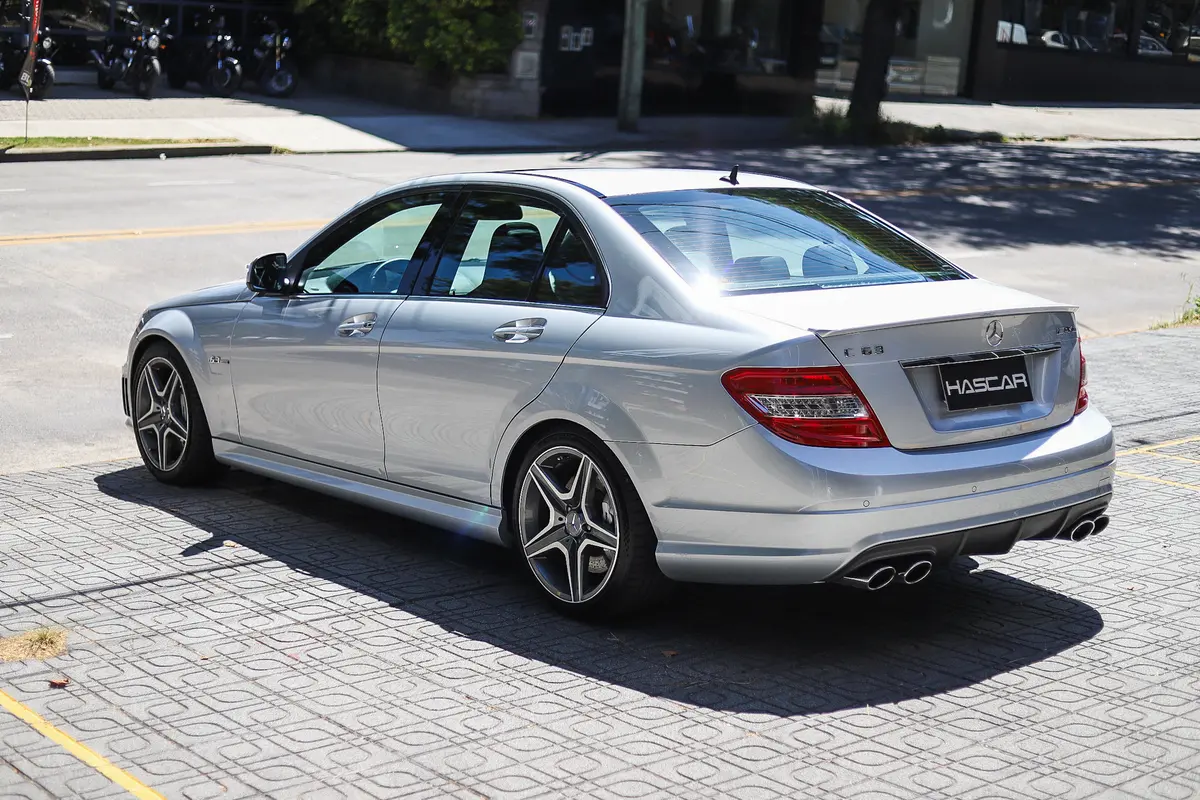 Mira esta publicación de Mercedes Benz Clase C 2008 en Motordil