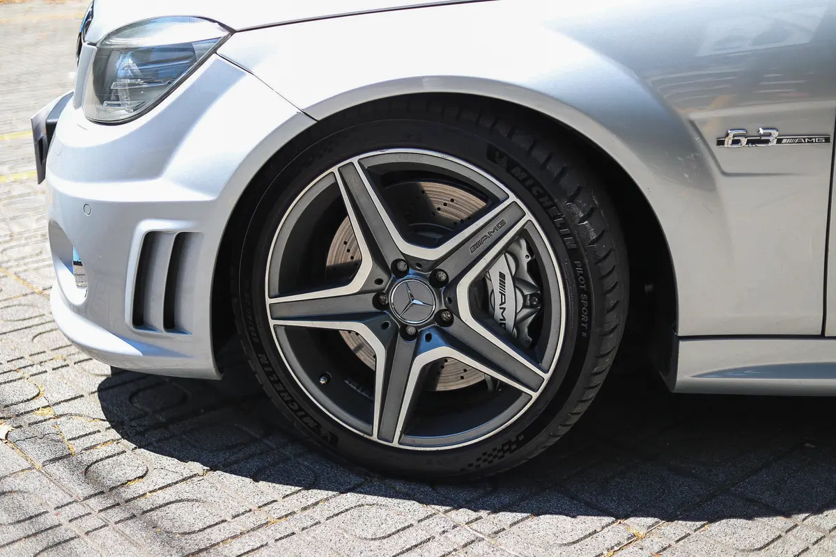 Mira esta publicación de Mercedes Benz Clase C 2008 en Motordil