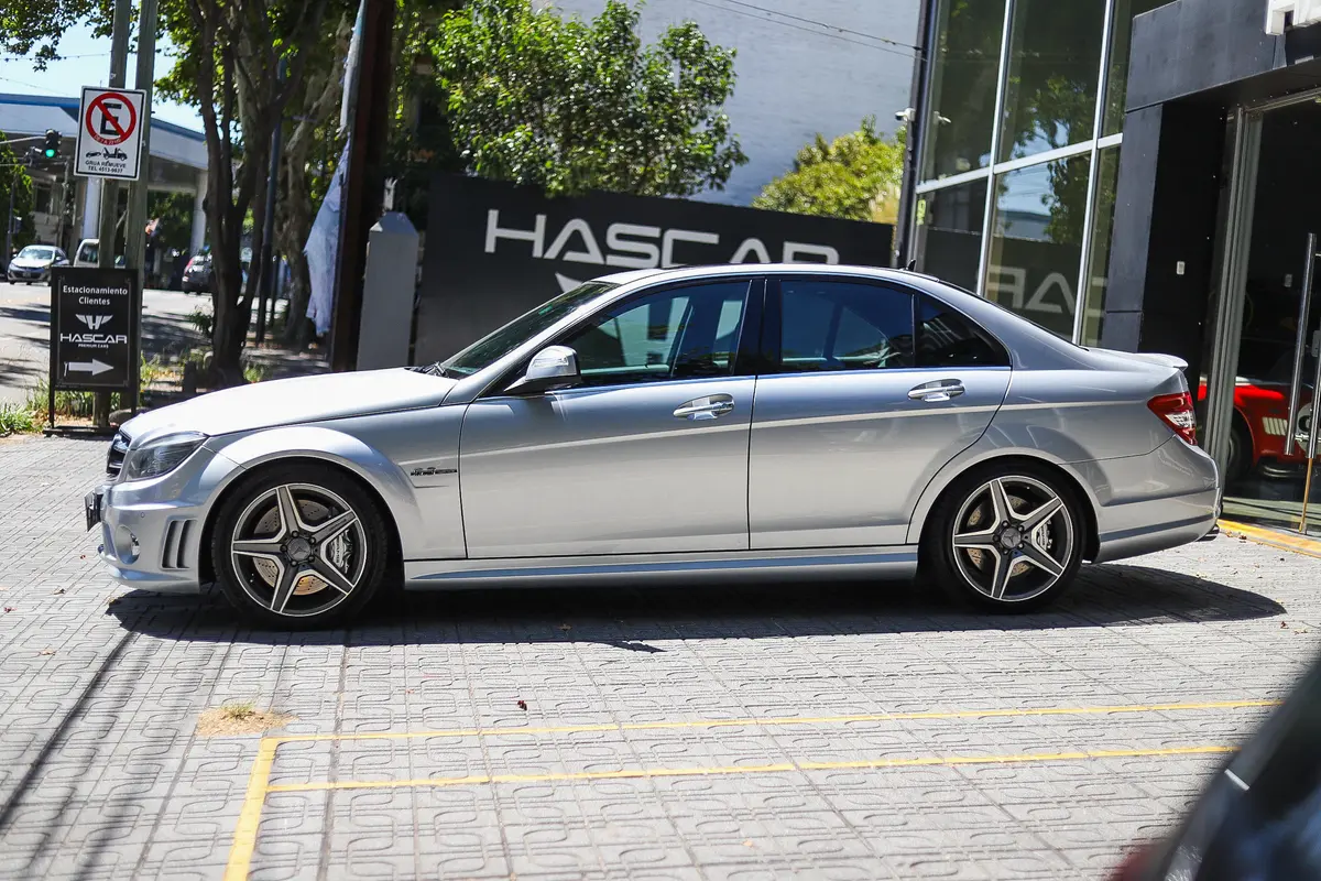 Mira esta publicación de Mercedes Benz Clase C 2008 en Motordil