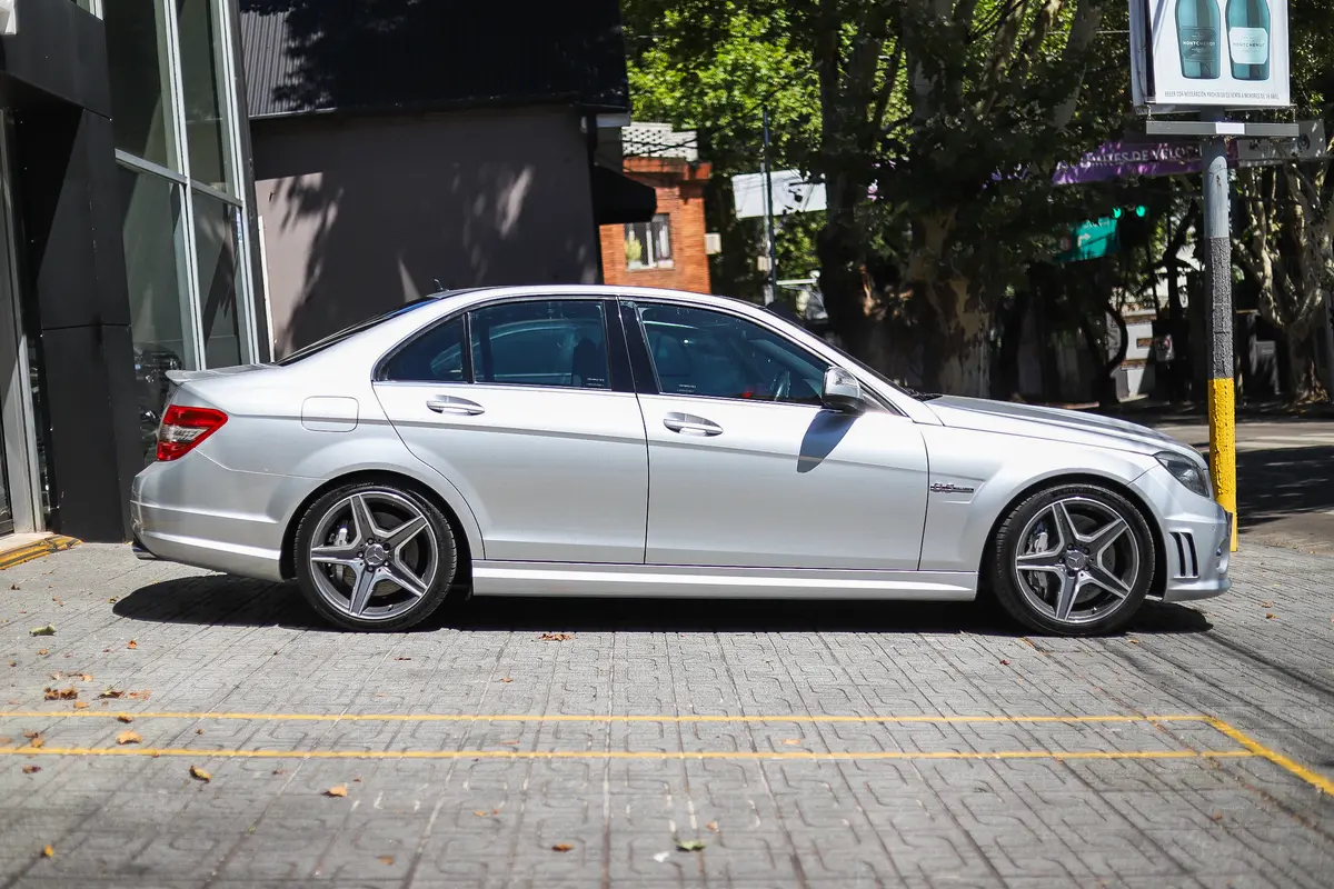 Mira esta publicación de Mercedes Benz Clase C 2008 en Motordil