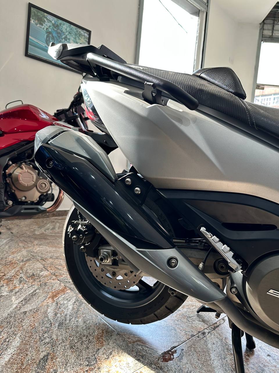 Mira esta publicación de Kymco AK 550 2020 en Motordil