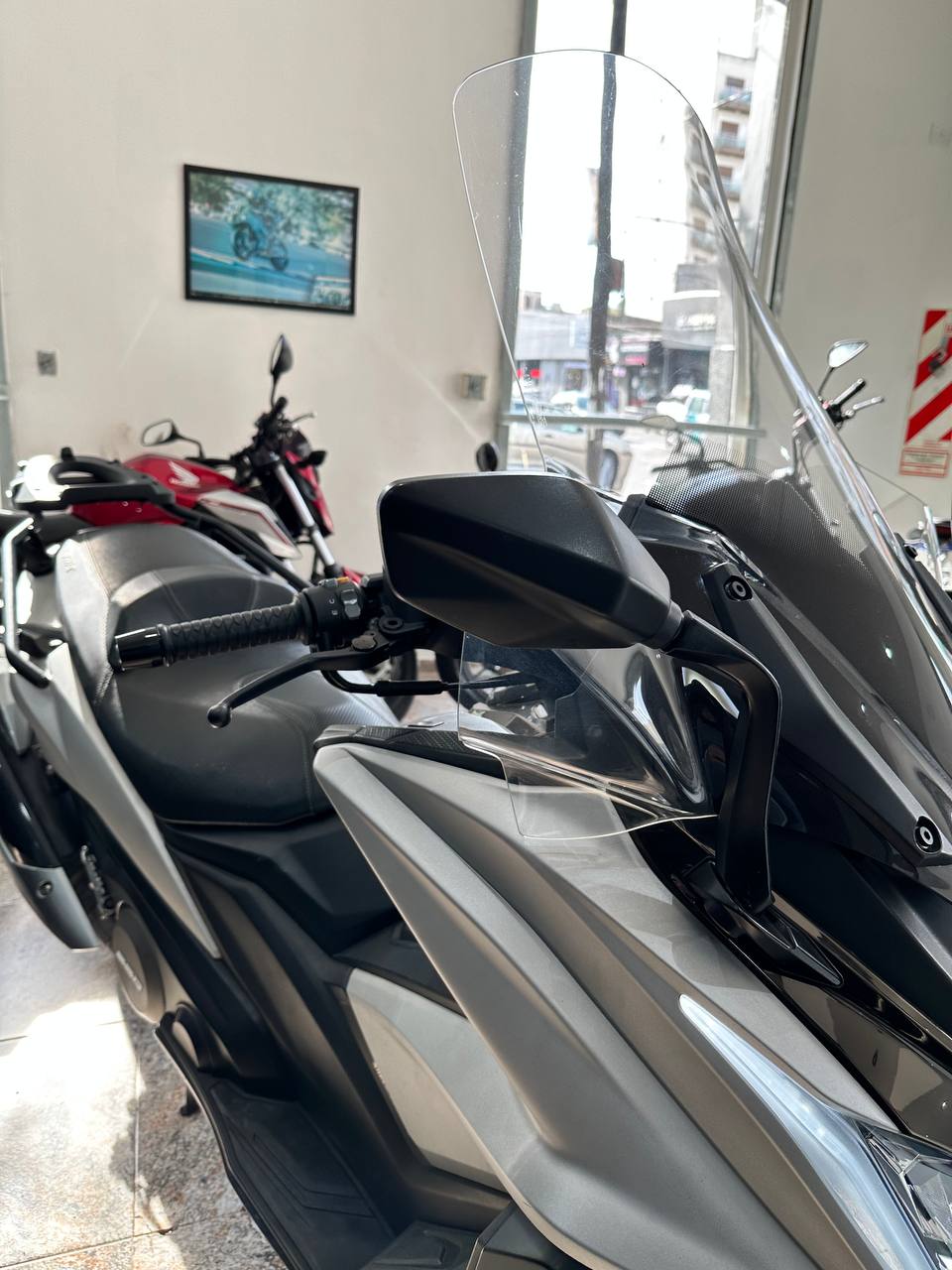 Mira esta publicación de Kymco AK 550 2020 en Motordil