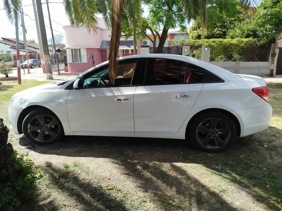 Mira esta publicación de Chevrolet Cruze 2011 en Motordil