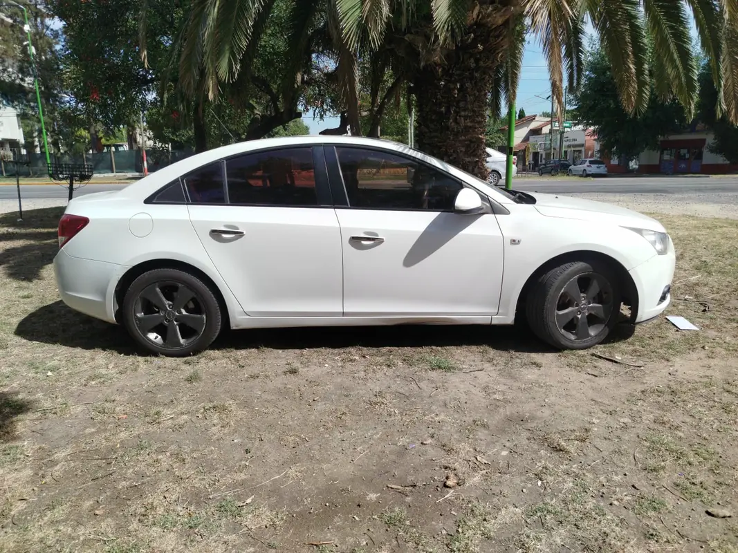 Mira esta publicación de Chevrolet Cruze 2011 en Motordil