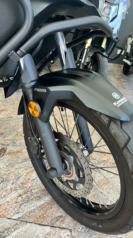 Mira esta publicación de Kawasaki KLE 300 Versys Adventure 2024 en Motordil