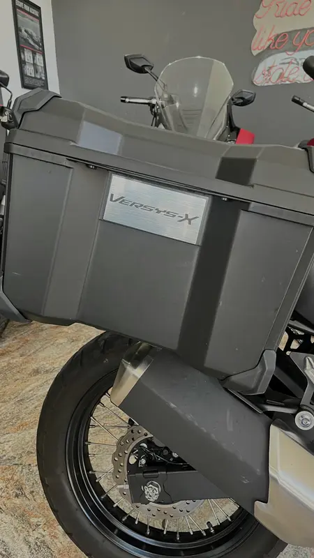 Mira esta publicación de Kawasaki KLE 300 Versys Adventure 2024 en Motordil