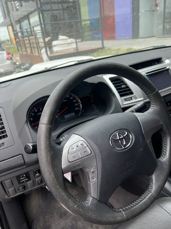 Mira esta publicación de Toyota Hilux 2013 en Motordil