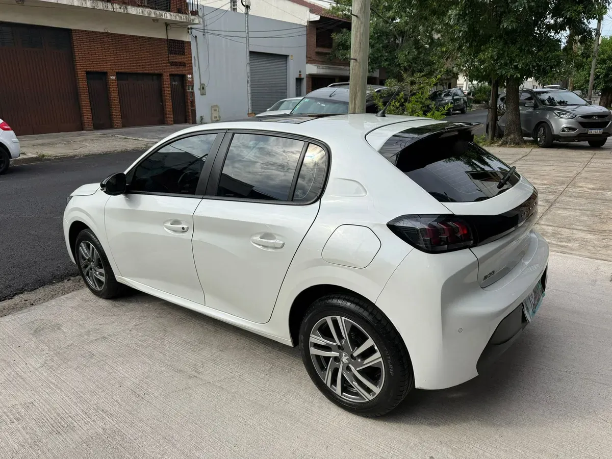 Mira esta publicación de Peugeot 208 2023 en Motordil