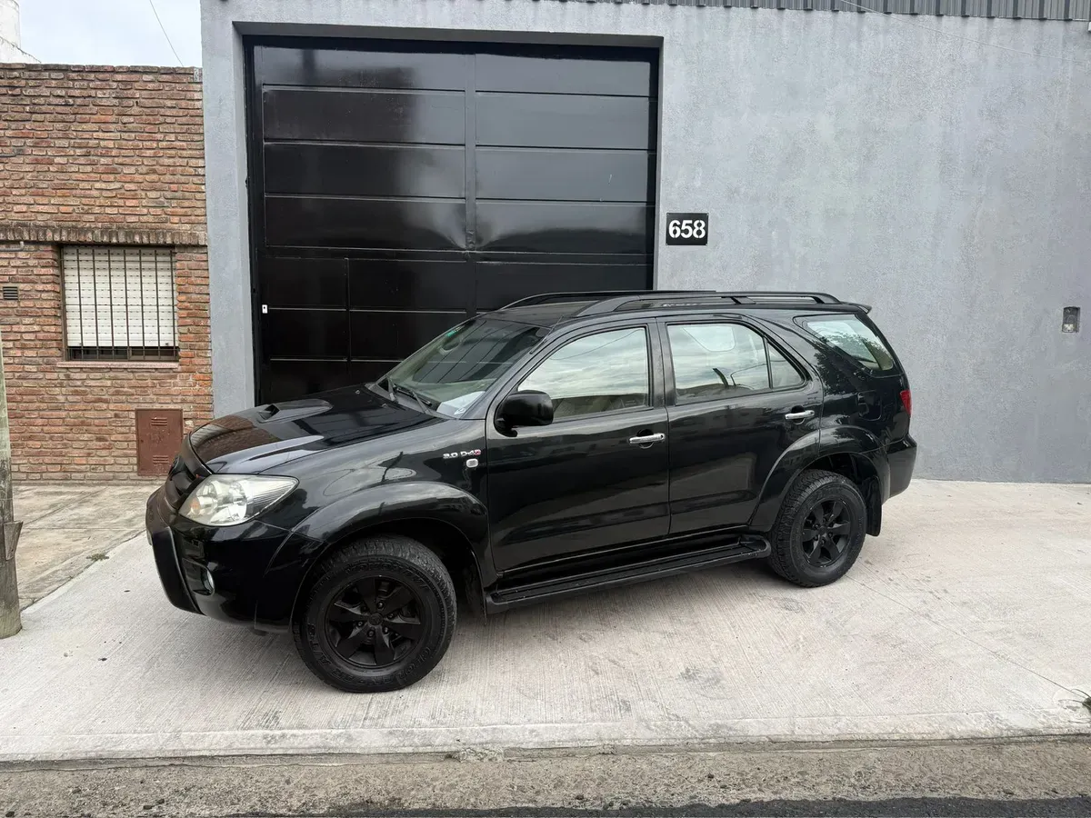 Mira esta publicación de Toyota SW4 2006 en Motordil