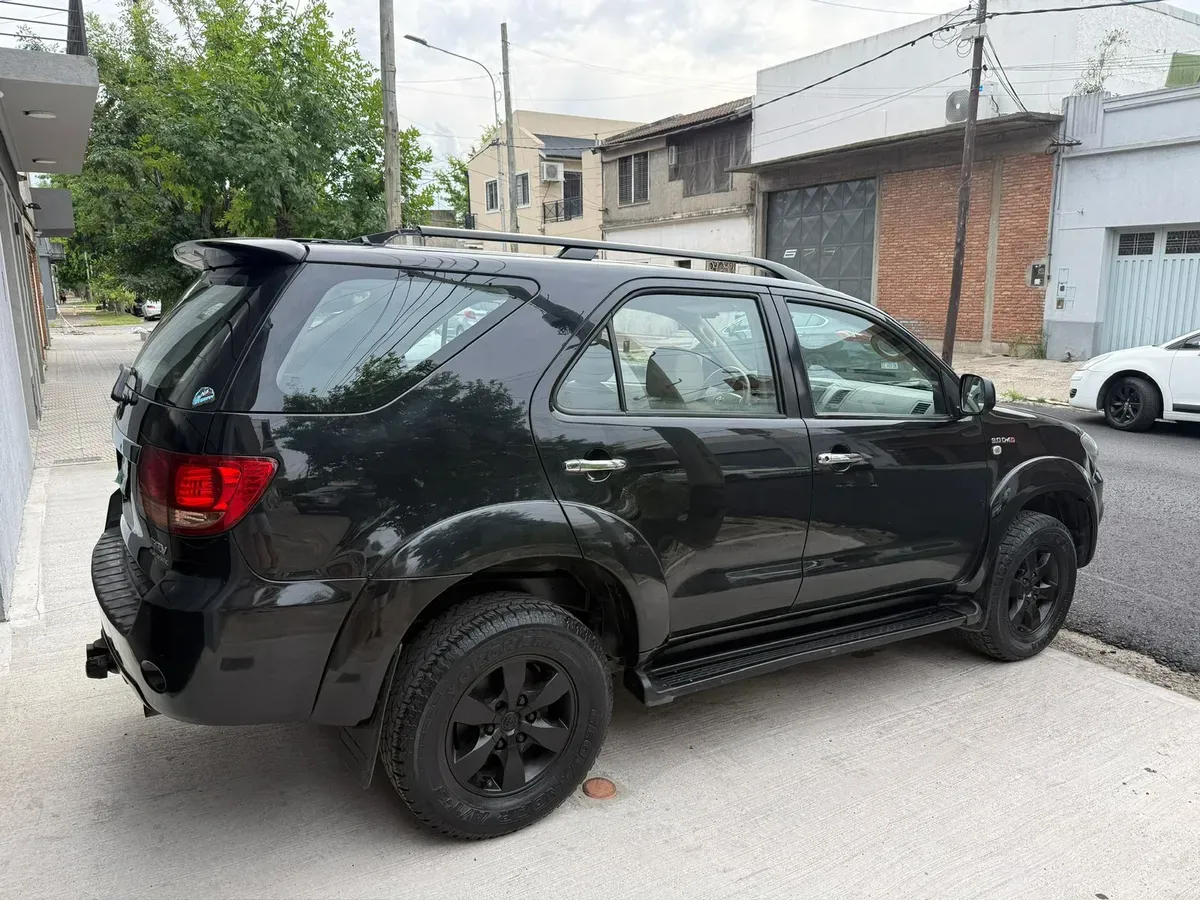 Mira esta publicación de Toyota SW4 2006 en Motordil