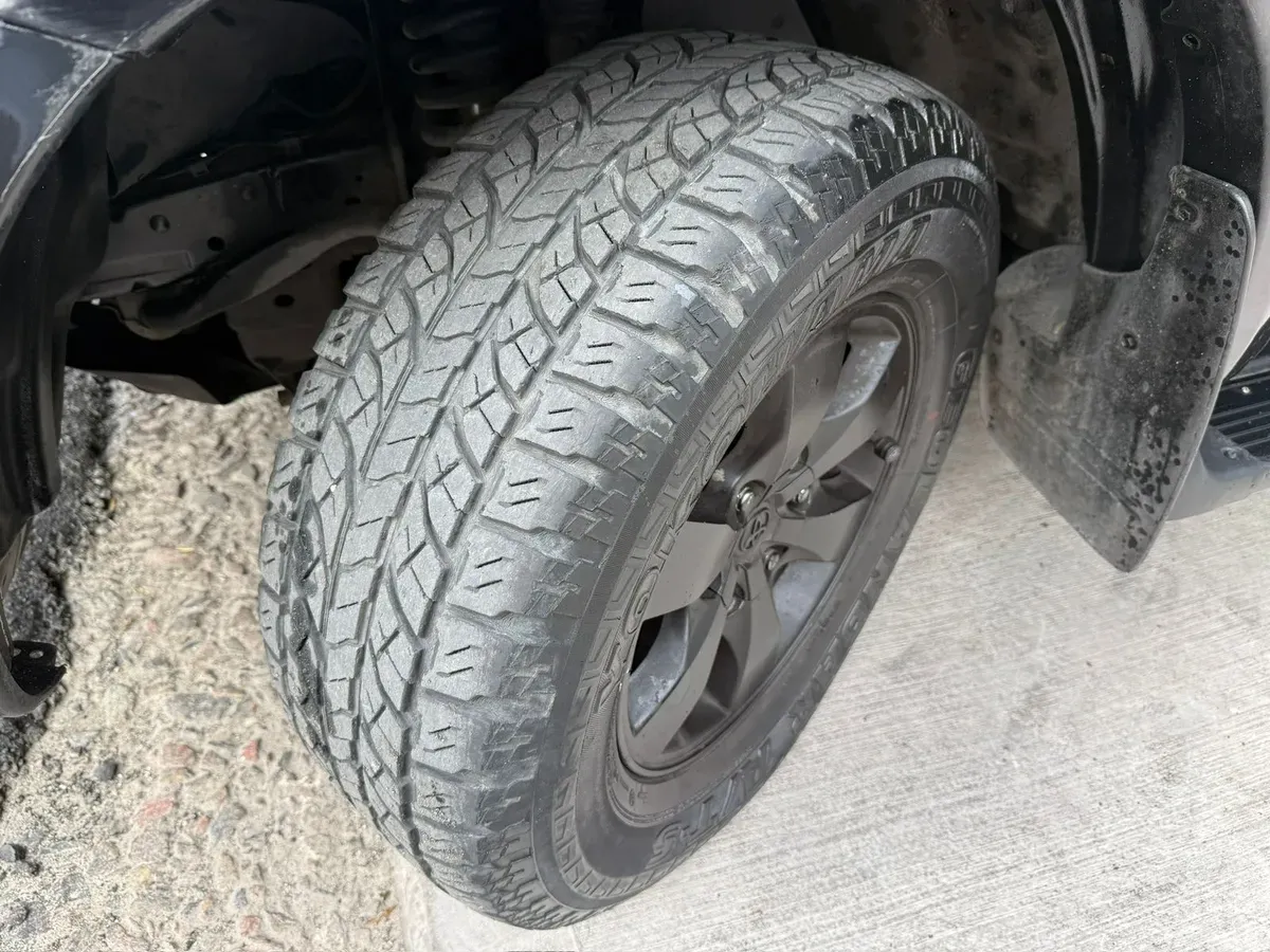 Mira esta publicación de Toyota SW4 2006 en Motordil