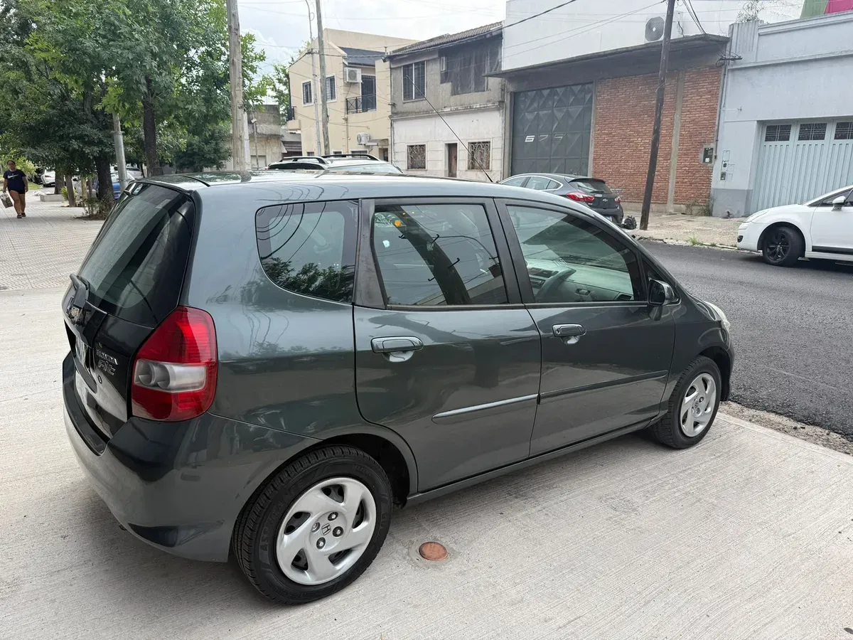 Mira esta publicación de Honda FIT 2008 en Motordil