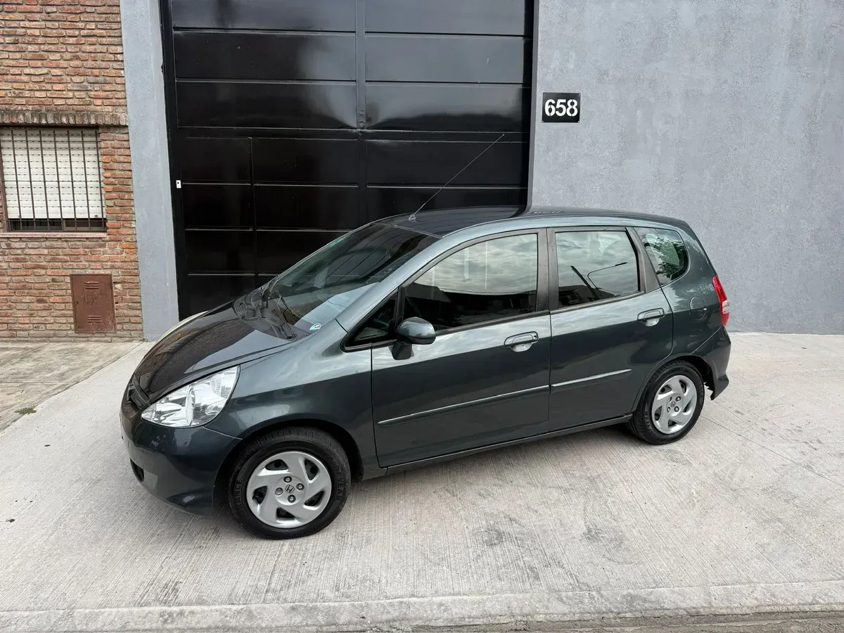 Mira esta publicación de Honda FIT 2008 en Motordil