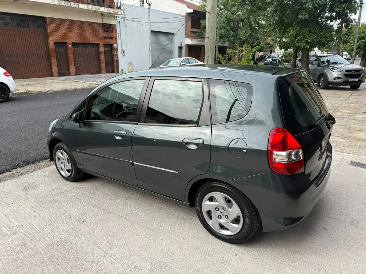 Mira esta publicación de Honda FIT 2008 en Motordil