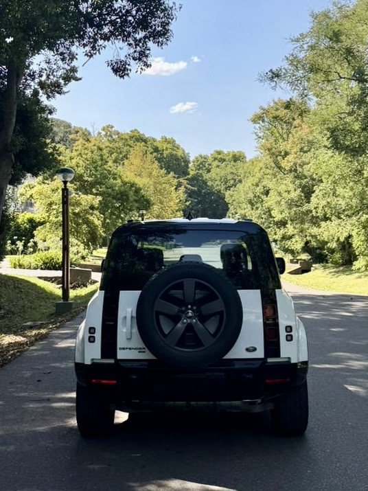 Mira esta publicación de Land Rover Defender 2024 en Motordil