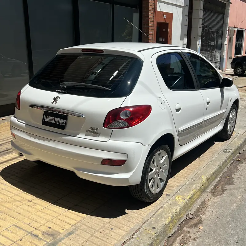 Mira esta publicación de Peugeot 207 Compact 2012 en Motordil