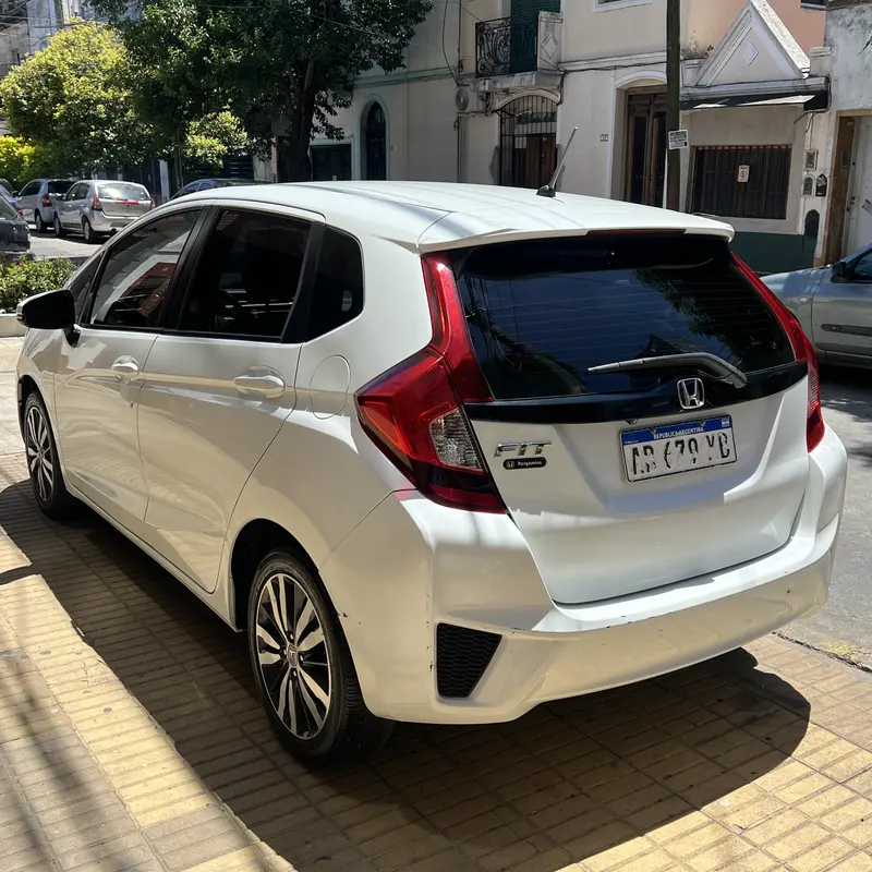 Mira esta publicación de Honda FIT 2017 en Motordil