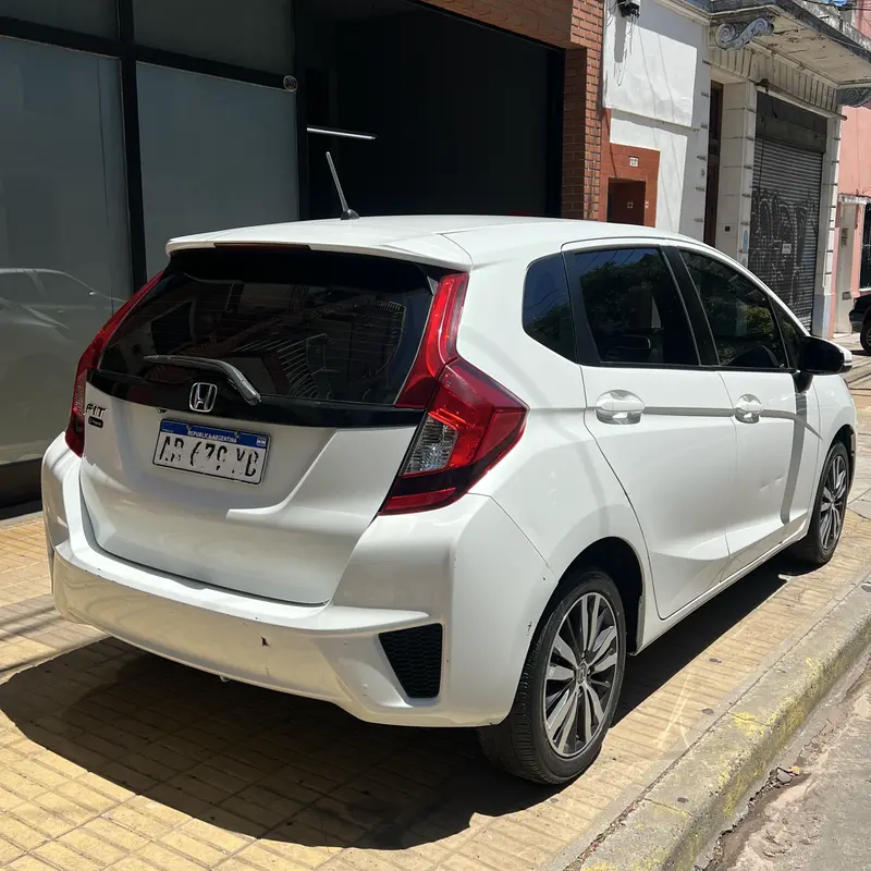 Mira esta publicación de Honda FIT 2017 en Motordil