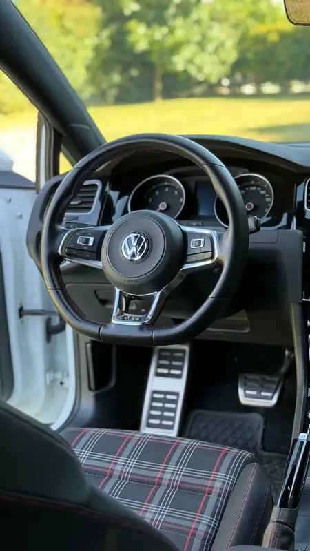 Mira esta publicación de Volkswagen Golf 2018 en Motordil