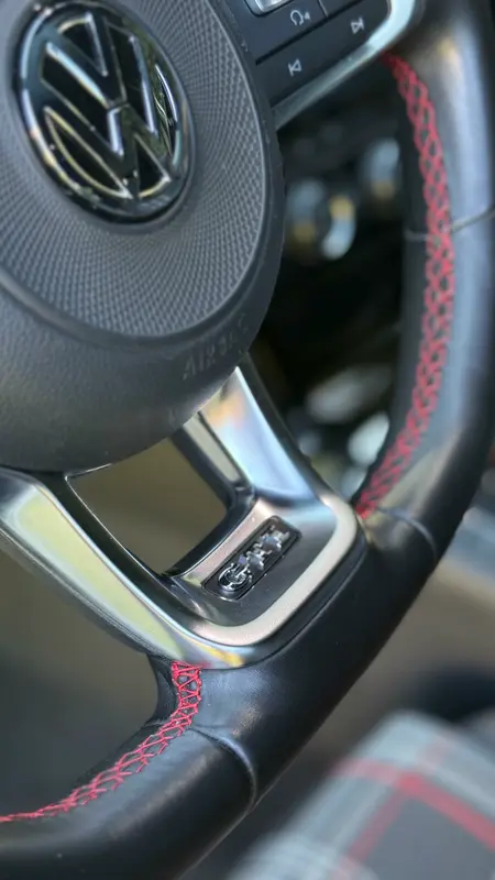 Mira esta publicación de Volkswagen Golf 2018 en Motordil