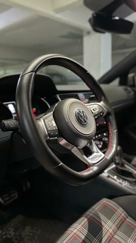 Mira esta publicación de Volkswagen Golf 2018 en Motordil