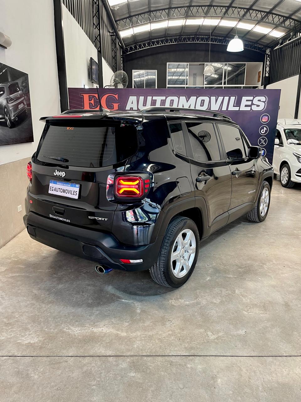 Mira esta publicación de Jeep Renegade 2024 en Motordil