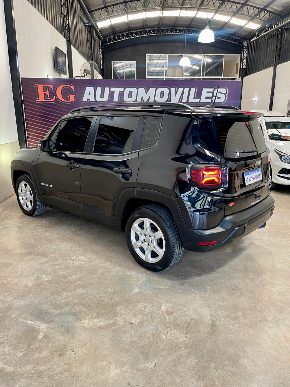 Mira esta publicación de Jeep Renegade 2024 en Motordil